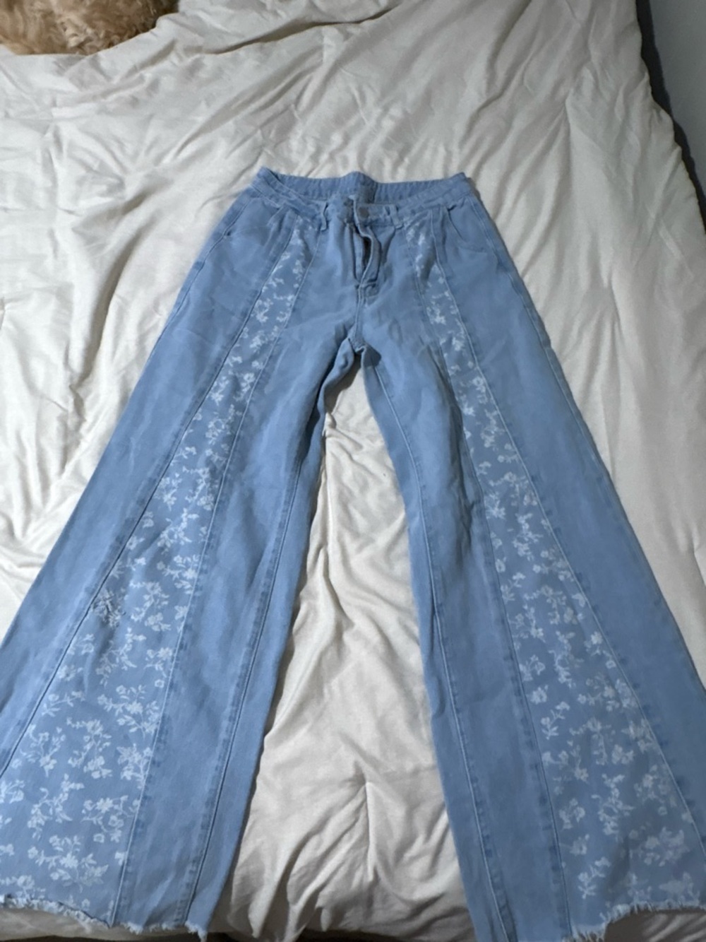SHEIN Light Blue Denim Jeans with Tag Detail
